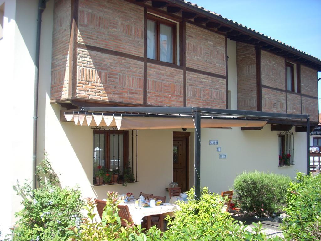 Pasaje San Jorge Hotel Comillas Exterior photo